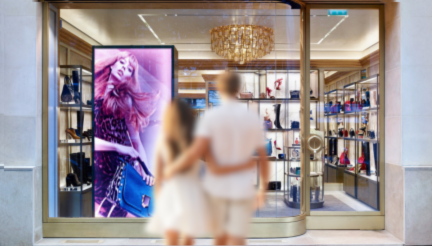 applicazione vetrina digitale su negozio